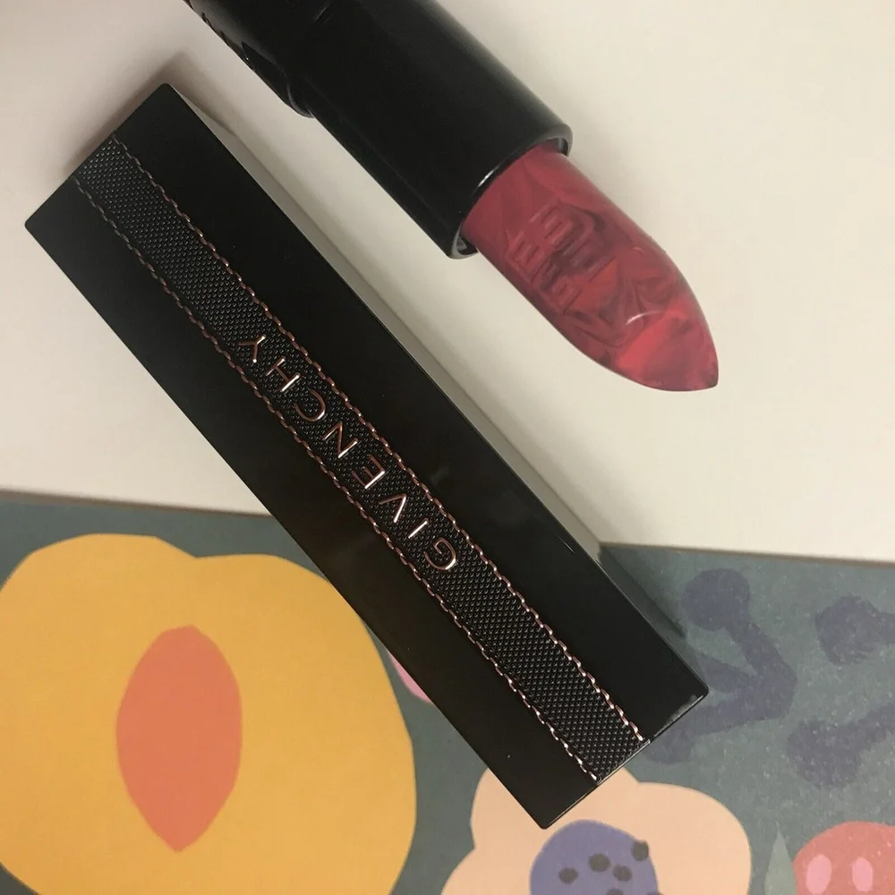 Givenchy rouge interdict